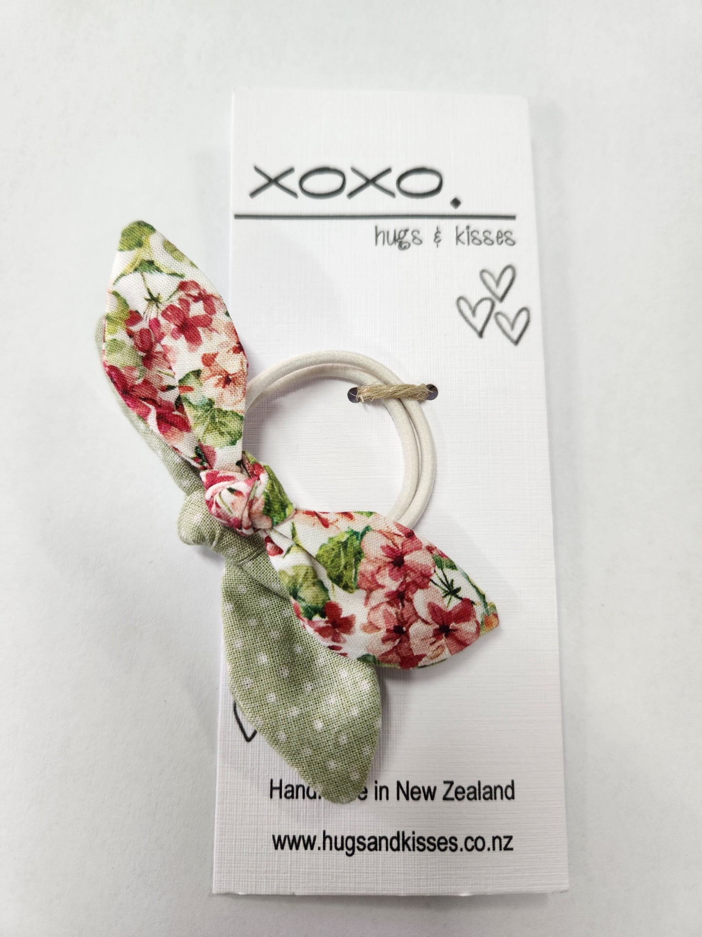 Hugs & Kisses Hare Tie - Moss Floral