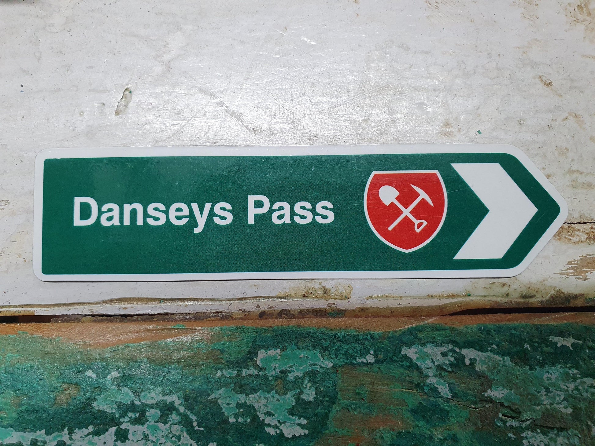 Magnet Road Signs - Danseys Pass